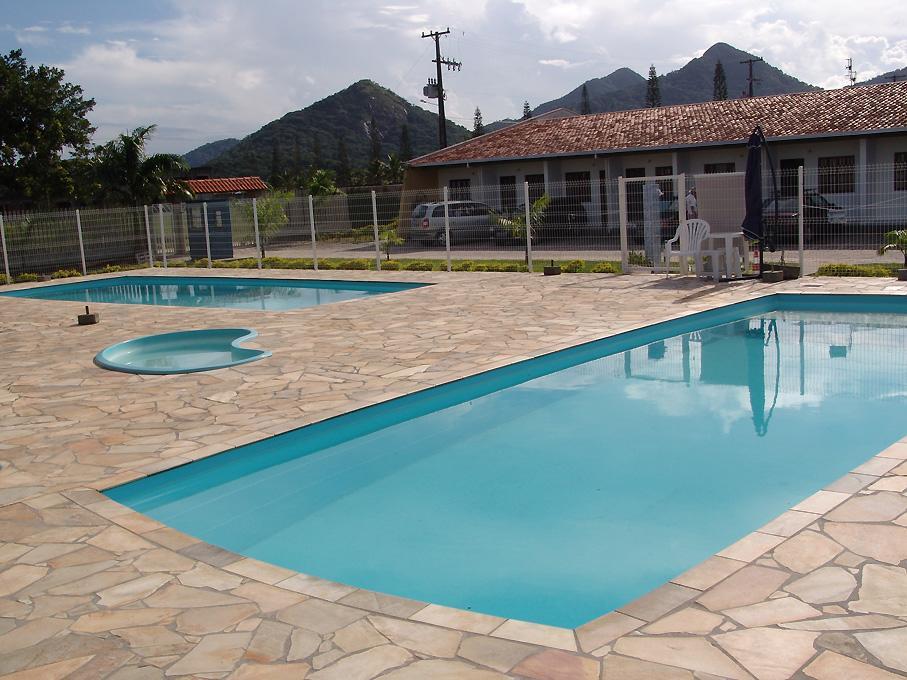 Kitinete Em Matinhos Com Piscina Vila Exterior foto