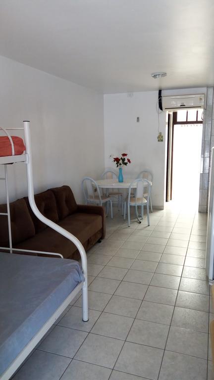 Kitinete Em Matinhos Com Piscina Vila Exterior foto