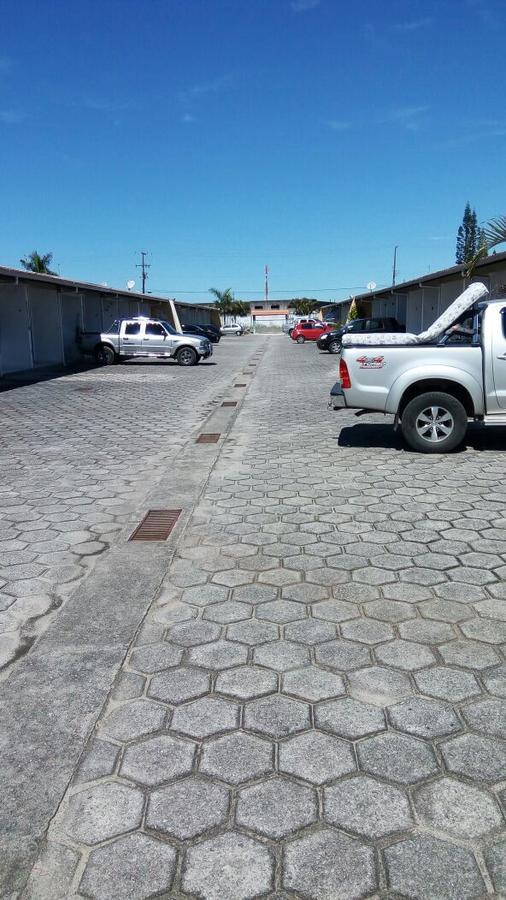 Kitinete Em Matinhos Com Piscina Vila Exterior foto