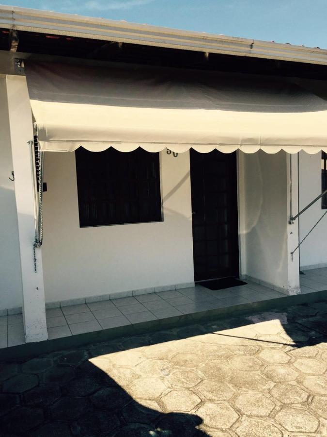 Kitinete Em Matinhos Com Piscina Vila Exterior foto